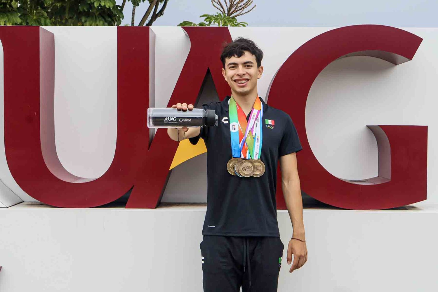 El joven ciclista estudia la carrera de Ingeniería Mecatrónica en línea en la UAG