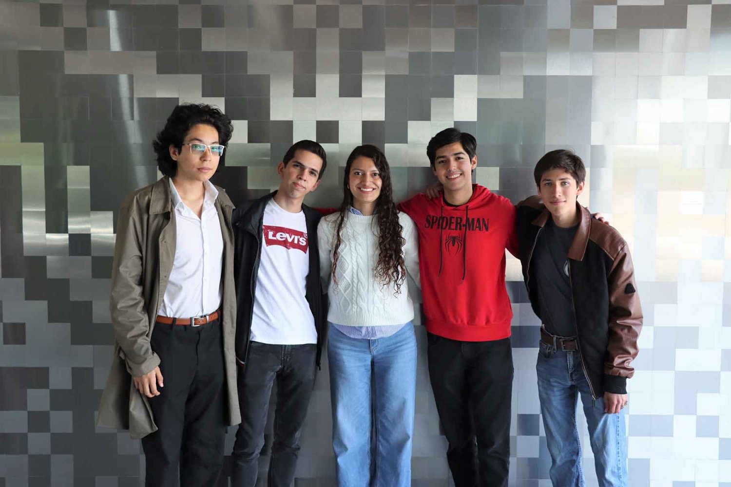 integrantes del equipo owlgorithm que participan en este evento