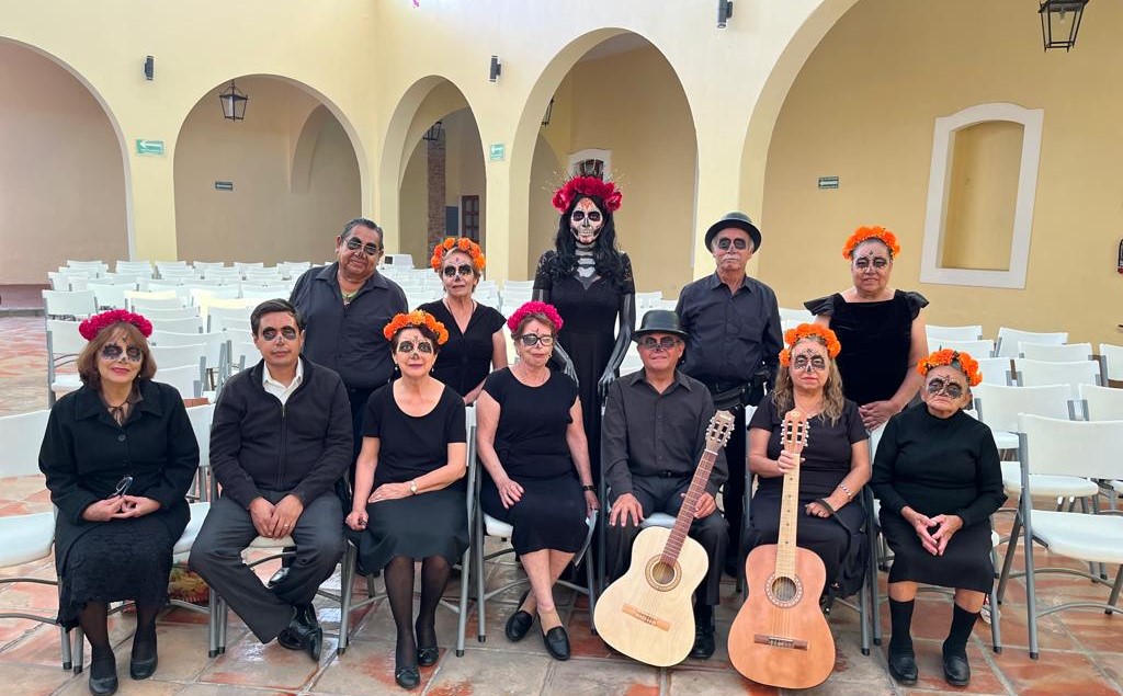 jubilados de la uag cantan en festival del dia de muertos de tlaquepaque