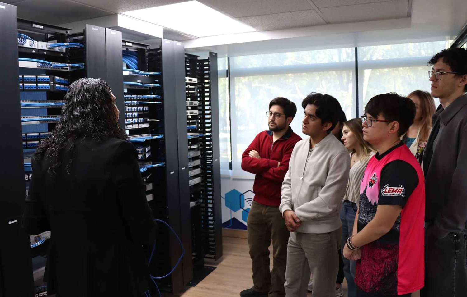 El laboratorio integra tecnologías y contenidos alineados con estándares internacionales respaldados por Cisco Networking Academy.
