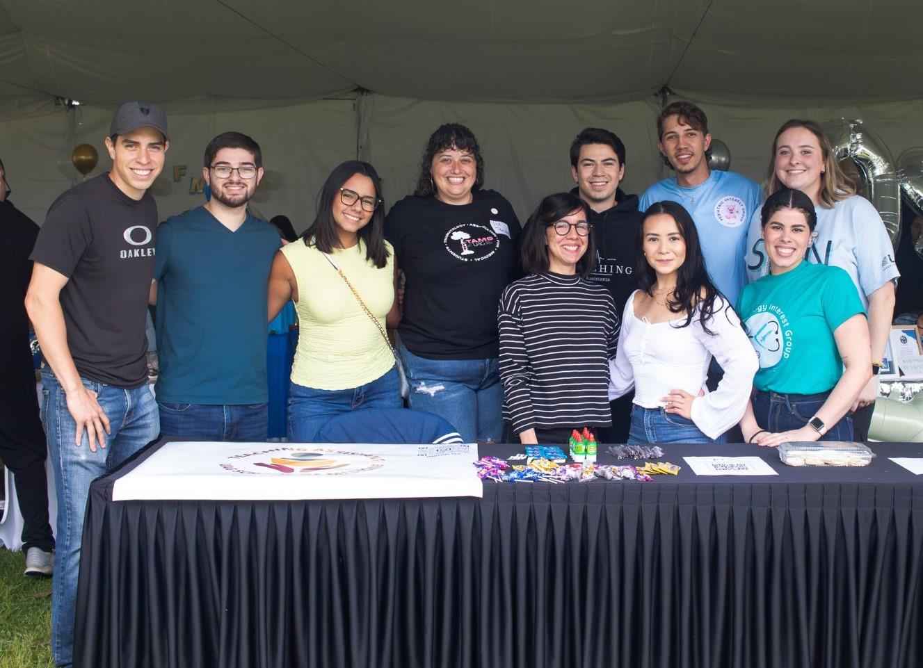 estudiantes extranjeros disfrutan del welcome picnic 2024