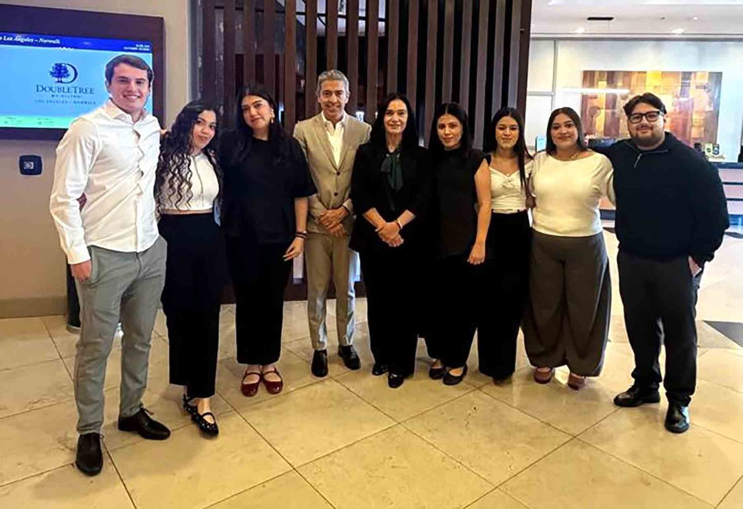 Los jóvenes apoyaron a empresas mexicanas en la presentación de sus productos y en la interacción con los consumidores