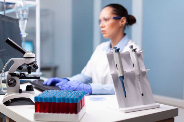 Carrera de Químico Farmacobiólogo, lo que debes saber | UAG Media Hub