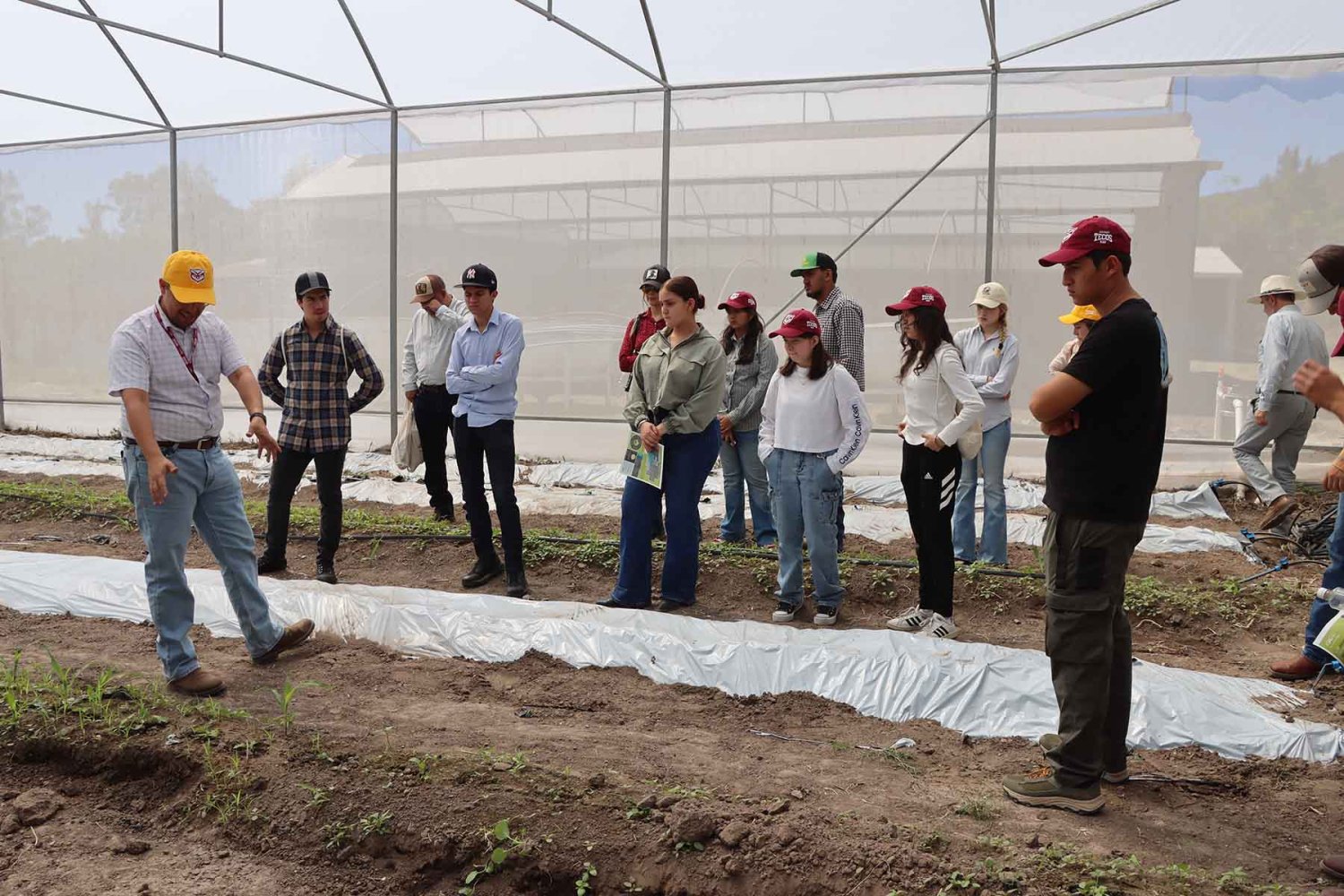 como parte del open ranch los visitantes realizaron actividades como lo hacen los alumnos actuales