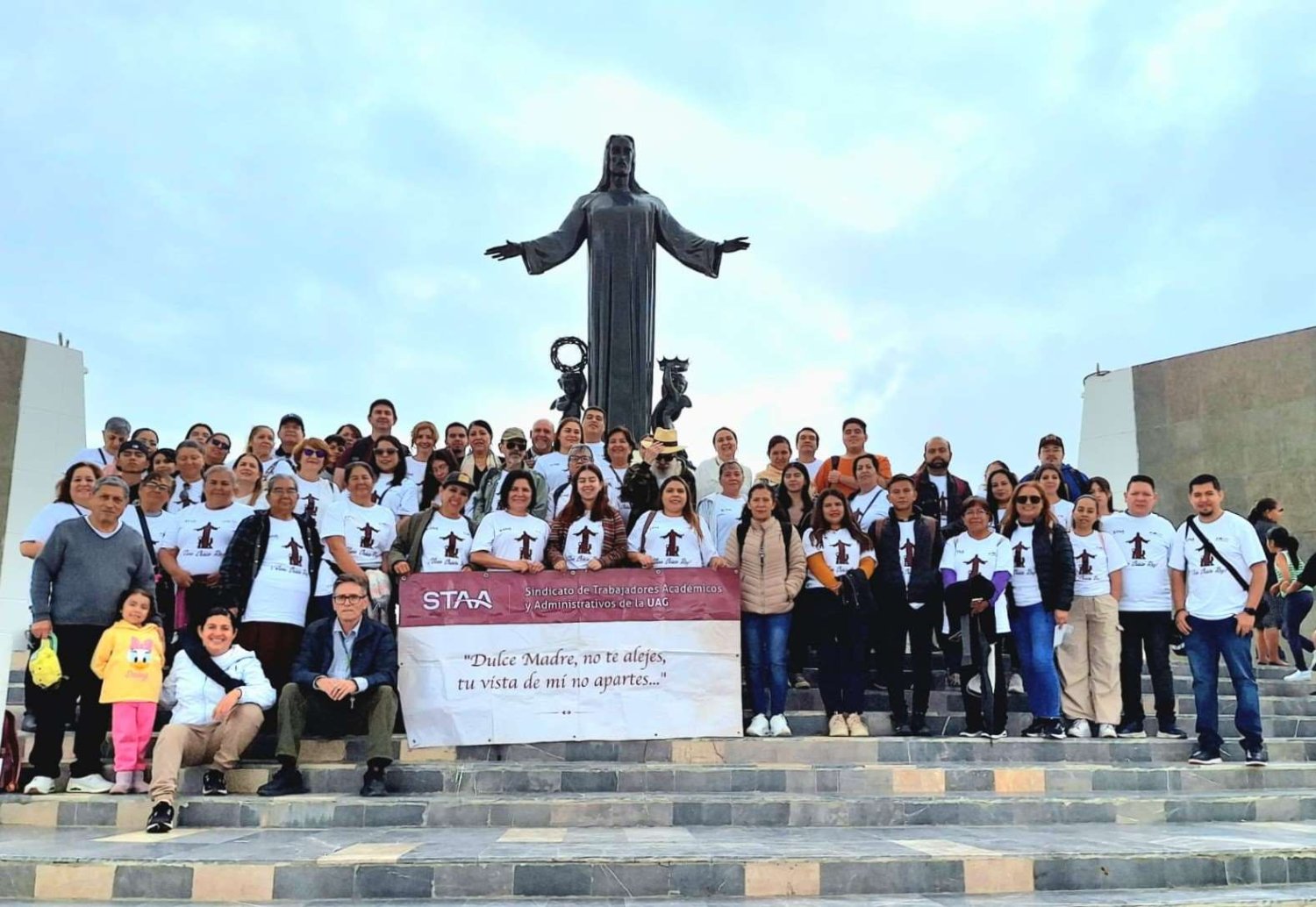 colaboradores realizan peregrinacion al cristo rey de guanajuato