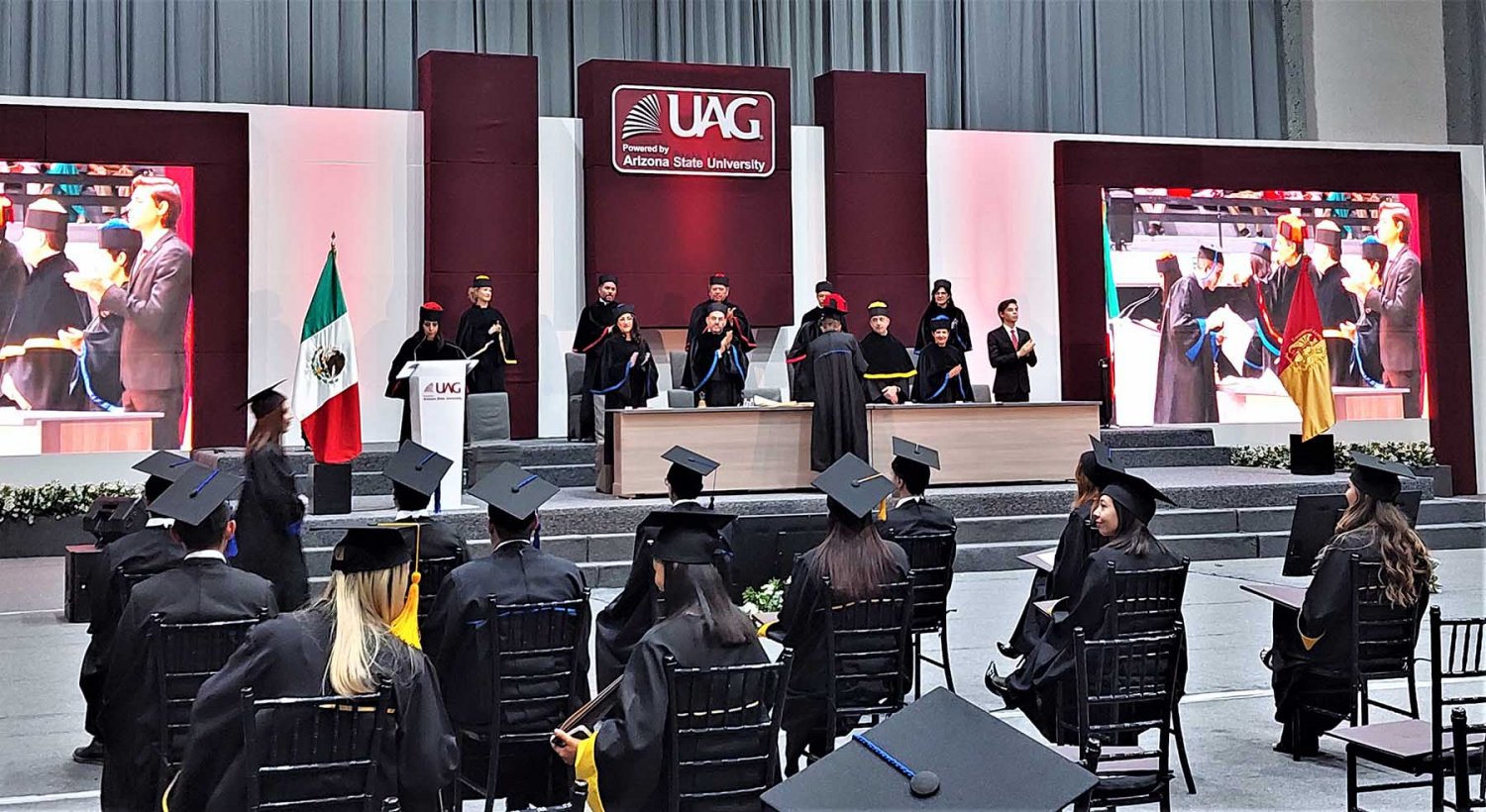 una nueva generacion termina sus estudios de posgrado