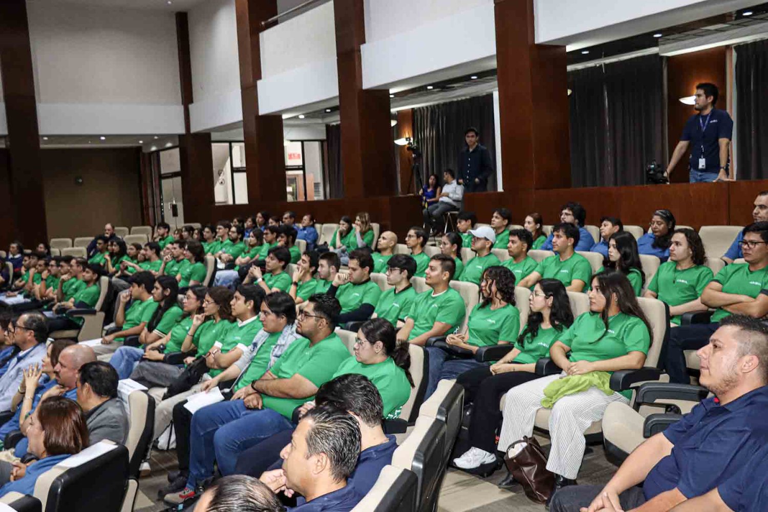 estudiantes de diversas universidades participan en este summer camp de jabil