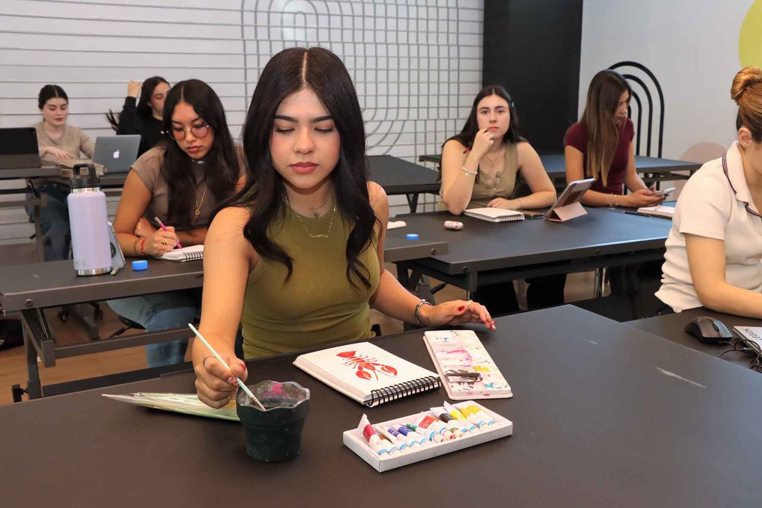 las aulas creativas de la uag responden a las necesidades de las areas de arquitectura y diseno