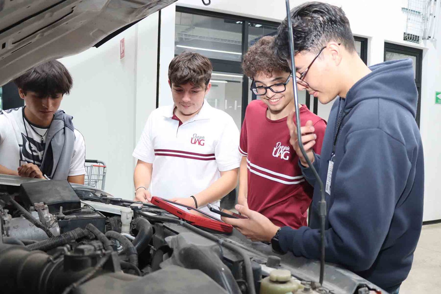 Los alumnos conocieron los diferentes talleres y laboratorios de la institución