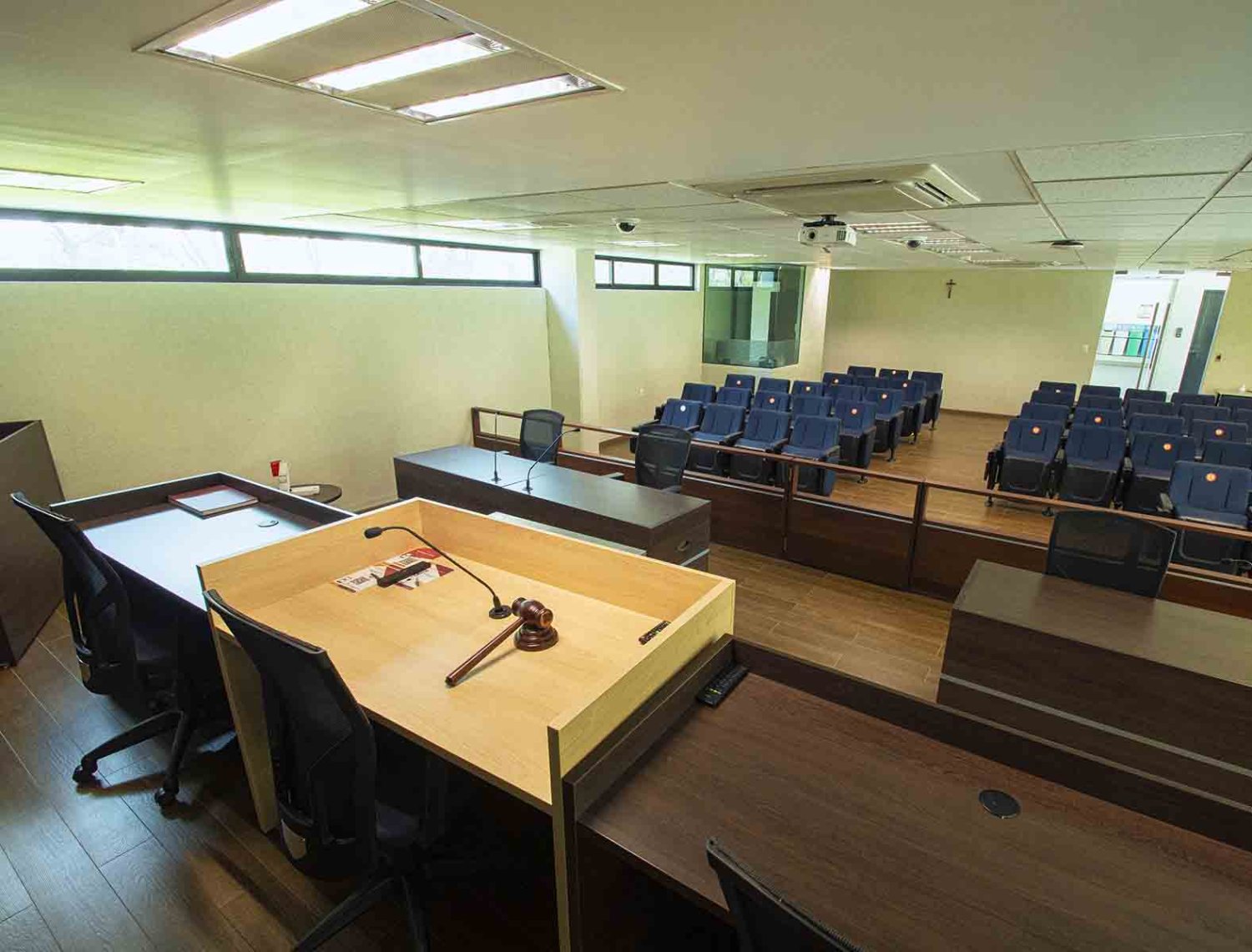 la uag cuenta con laboratorios especializados para la practica del derecho