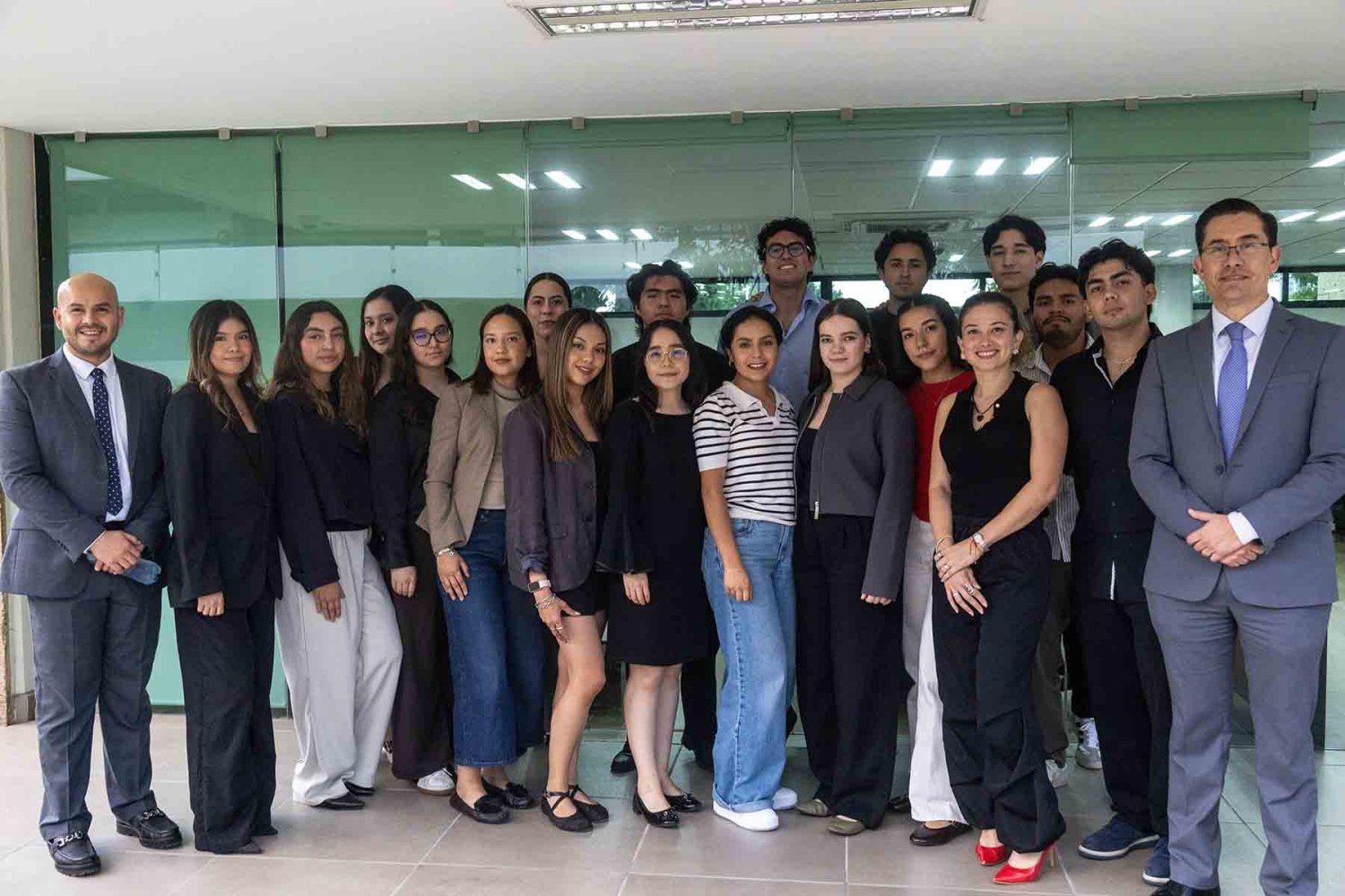 Estudiantes de la UAG conocieron más sobre la experiencia del egresado de la UAG.