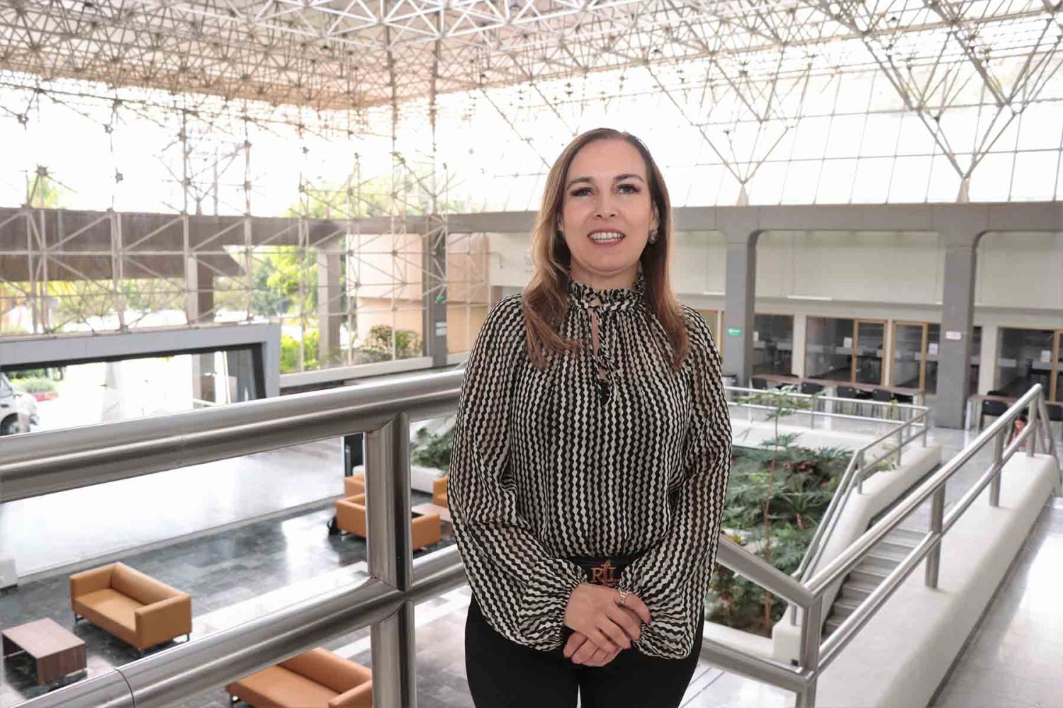 lic ana claudia agraz direcrora d ela escuela de arquitectura y ambientes construidos