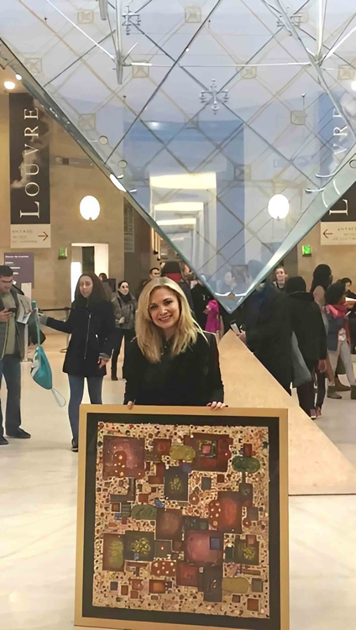 en su experiencia ha representado a mexico en foros internacionales como el louvre de paris