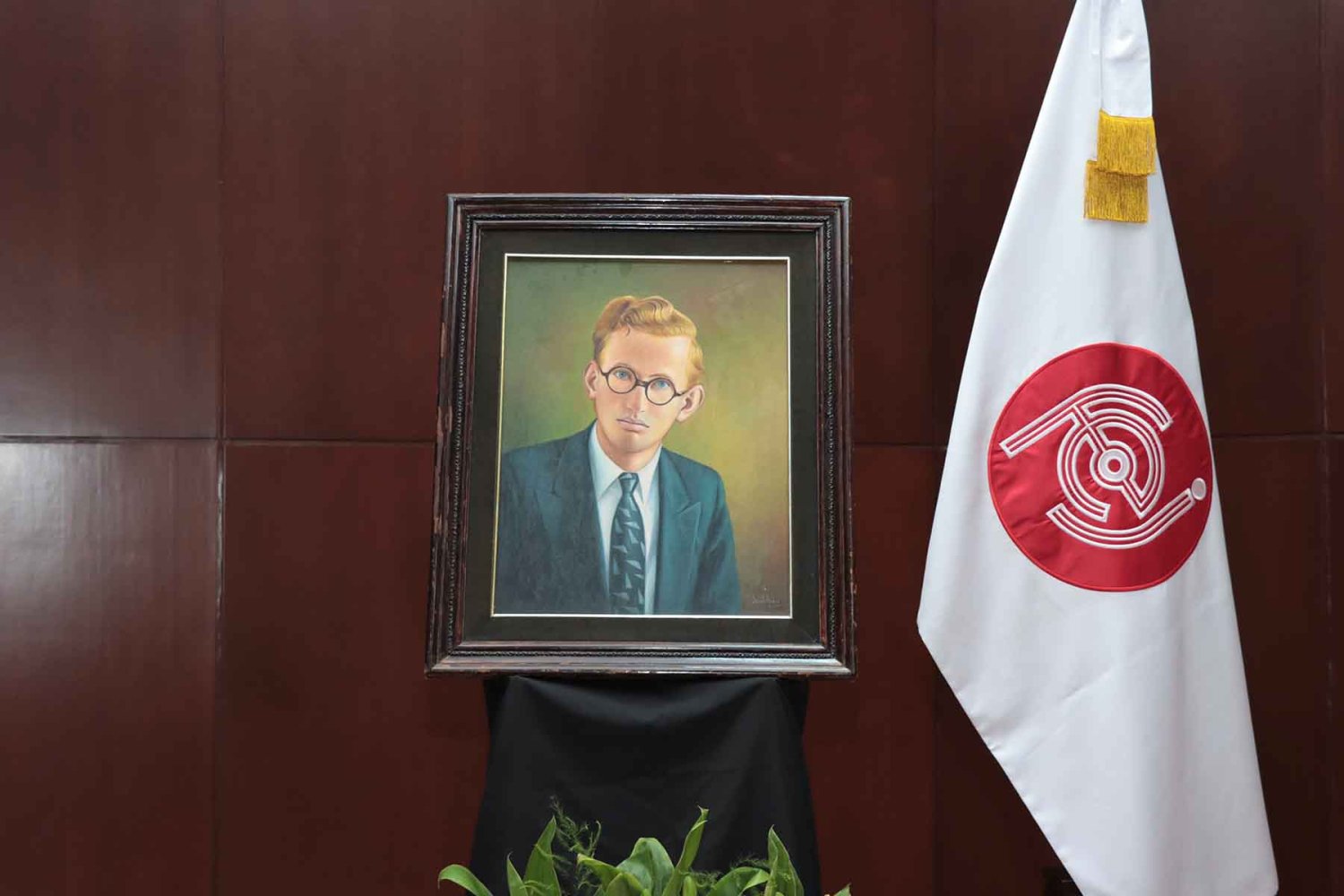 El Lic. Carlos Cuesta Gllardo fue el primer Presidente de la Federación de Estudiantes de Jalisco.