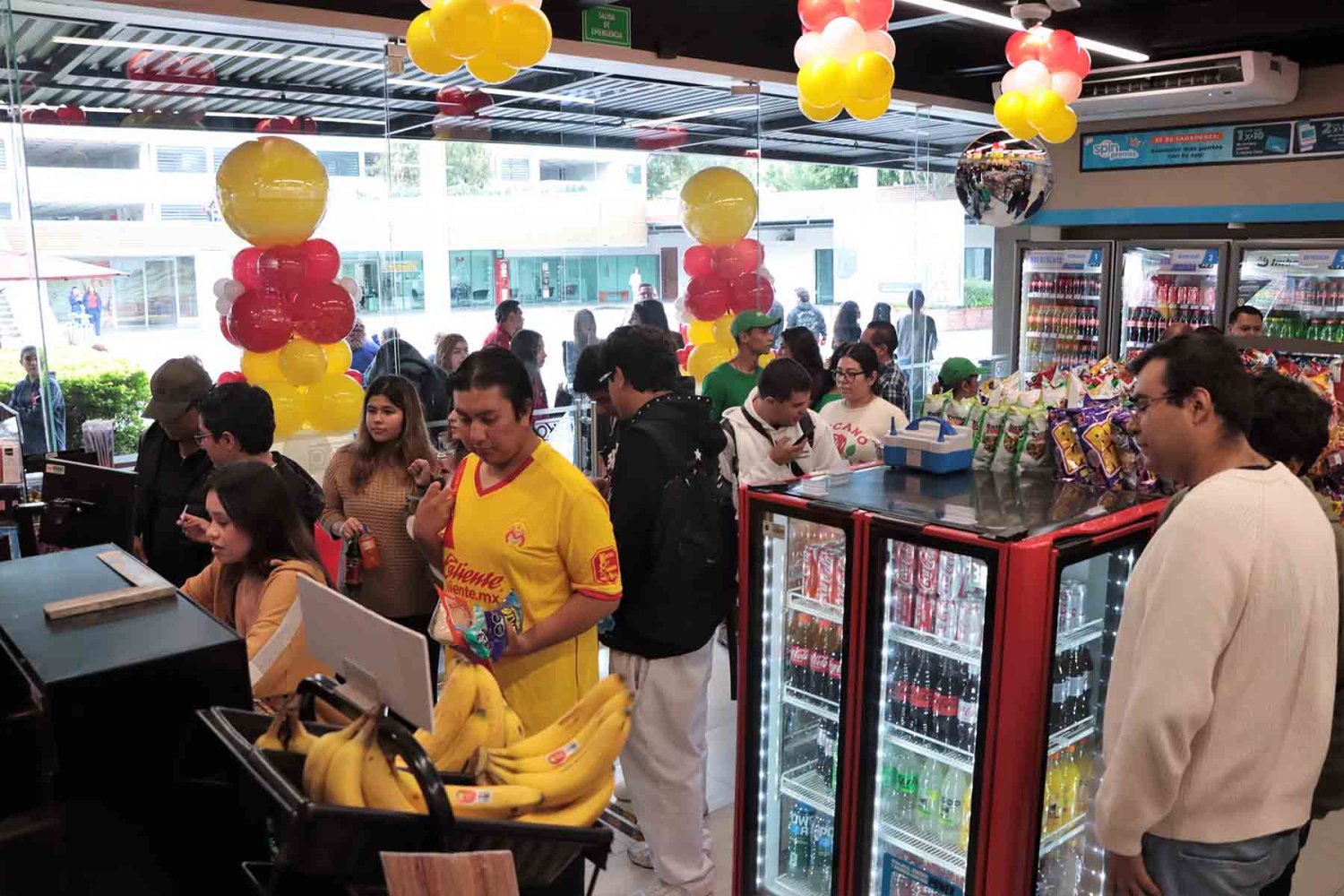el oxxo uag tiene el formato de una tienda tradicional