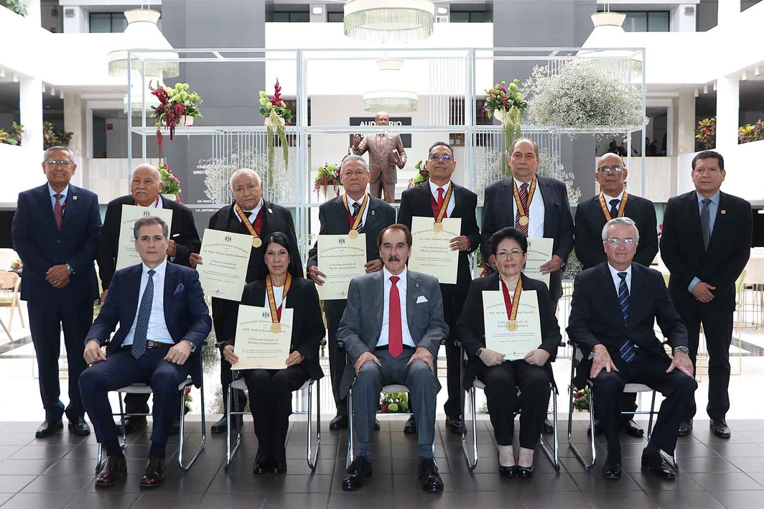 la uag reconocio a 8 colaboradores destacados con la medalla al merito universitario