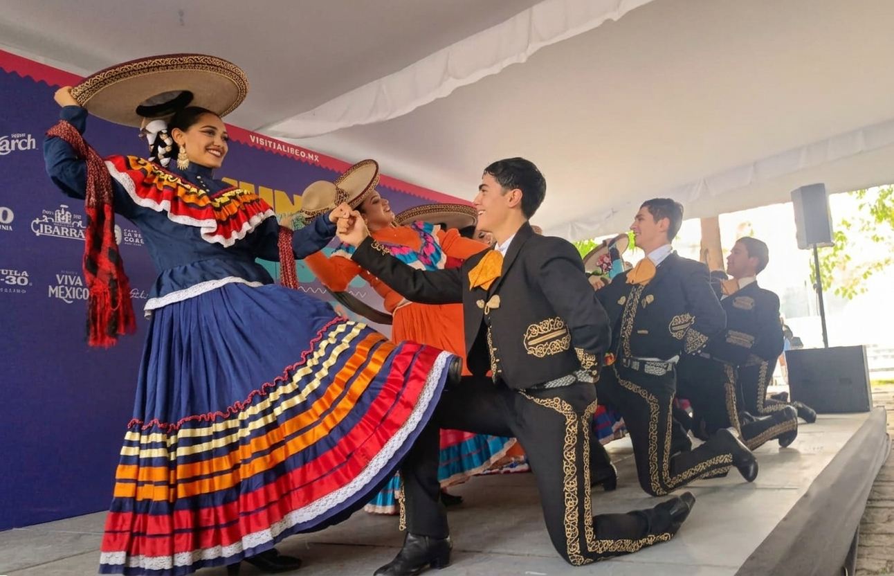 La agrupación de la UAG llevó al escenario el folclor de México a través de la danza