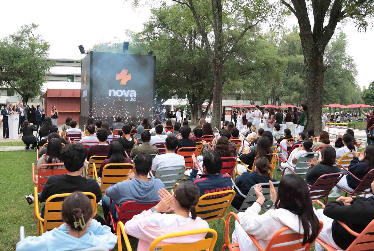 A la presentación asistieron alumnos, profesores y colaboradores.