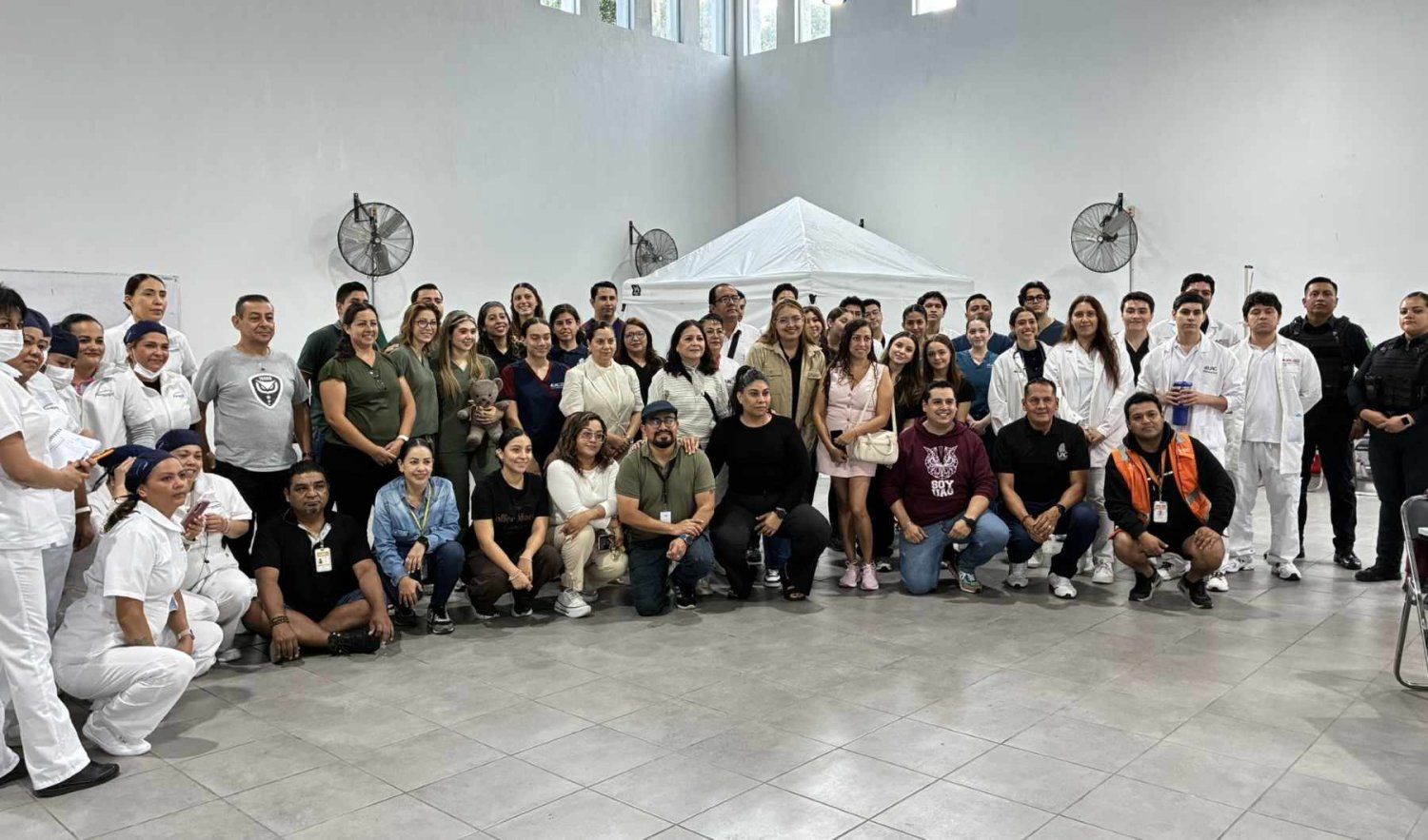 en esta actividad participaron 45 alumnos de diferentes carreras apoyados por el pmc el dif guadalajara y la empresa todo para sus pies