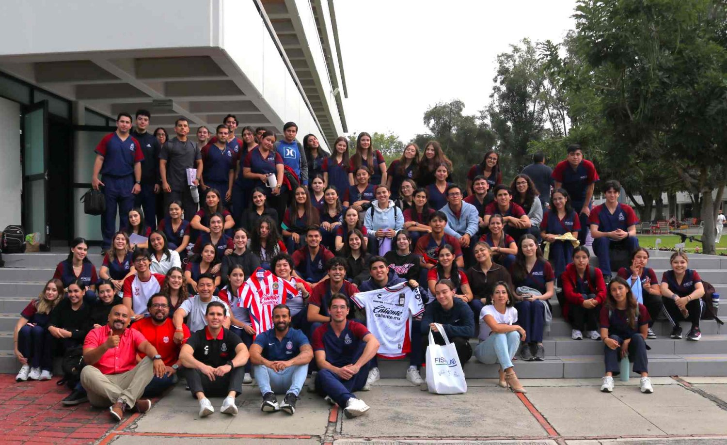 profesores y alumnos de terapia física celebraron juntos el día mundial de la fisioterapia en la uag