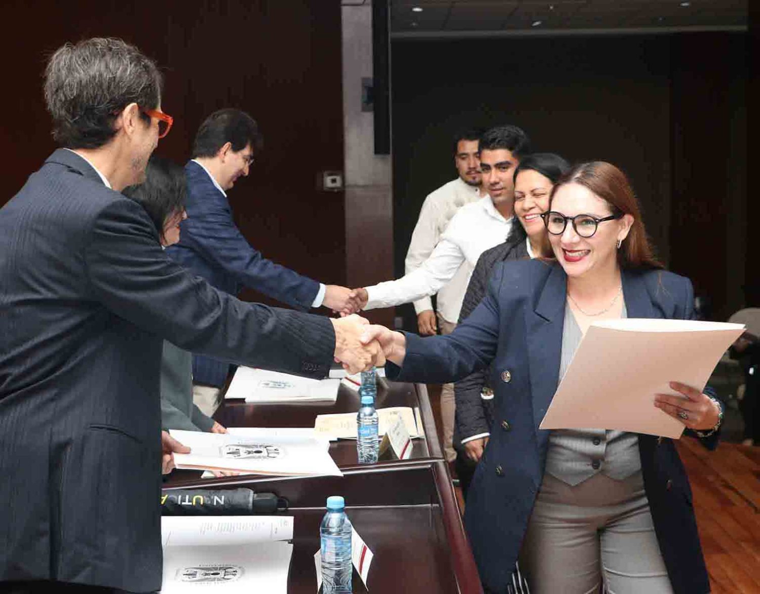 en la ceremonia se entregaron sus constancias a los egresados