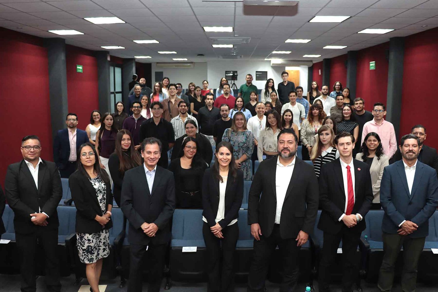 la ceremonia de bienvenida se realizo en el auditorio hermann neuberger