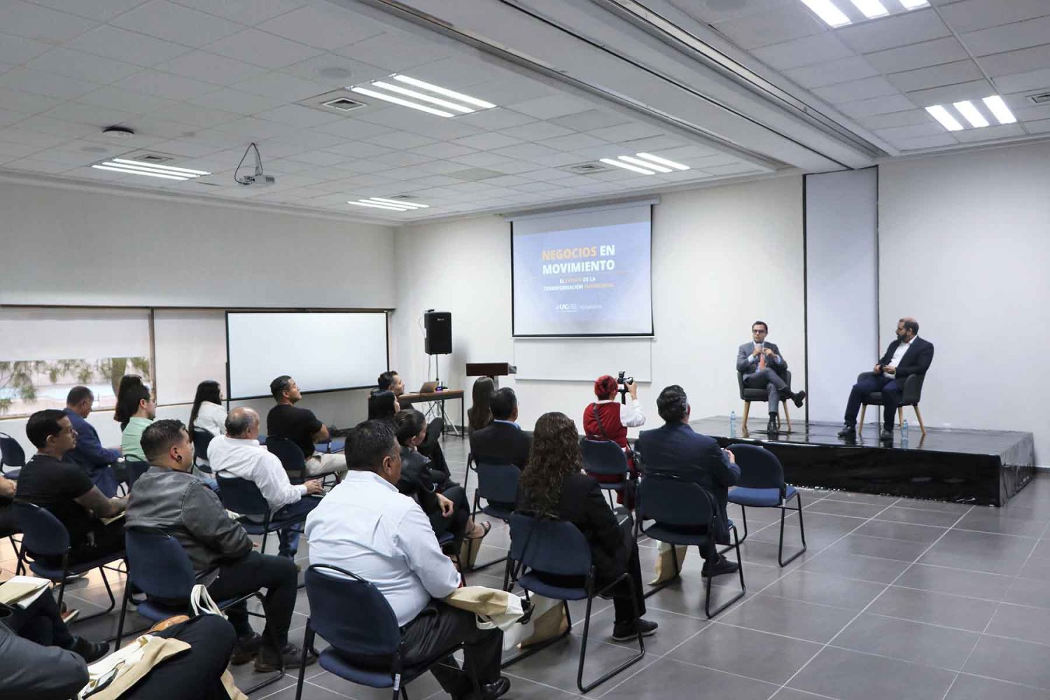 negocios en movimiento fue organizado. por posgrados uag
