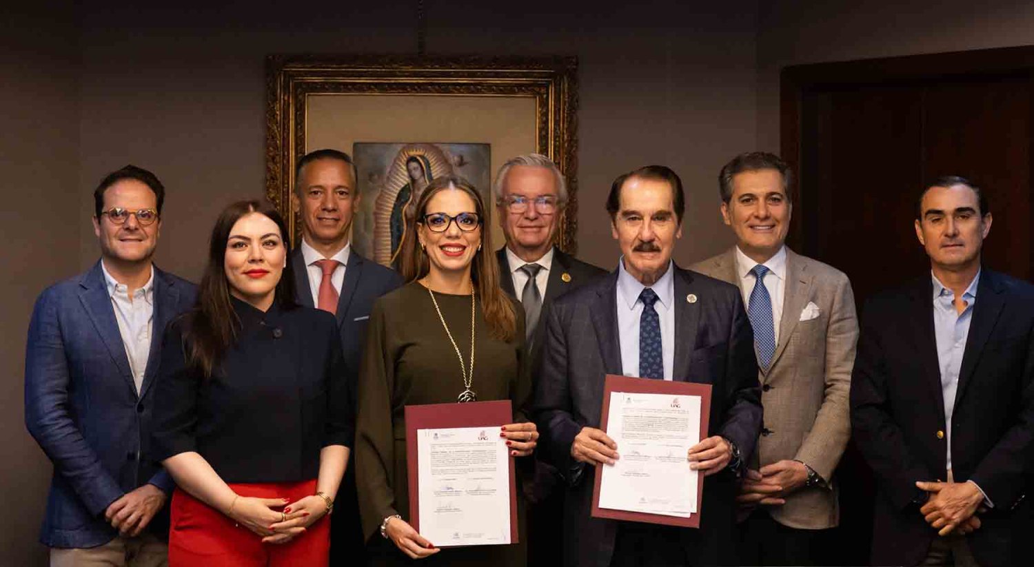 Autoridades de la UAG y de la SICyT en la firma de convenio.