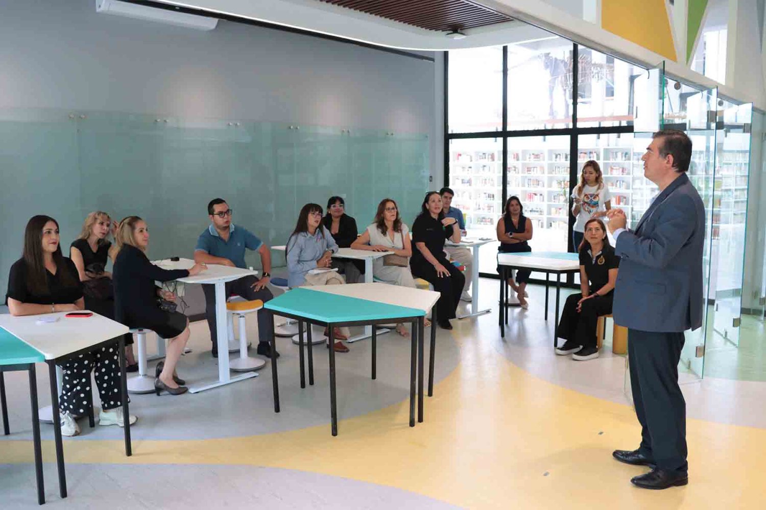 en-los-recorridos-conocieron-mas-sobre-las-diferentes-aulas-y-laboratorios