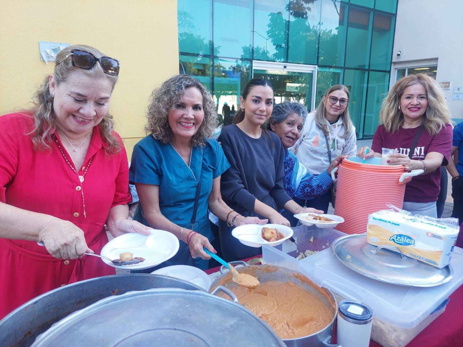 egresados de diferentes ciudades impulsaron diversas iniciativas en beneficio de los mas necesitados