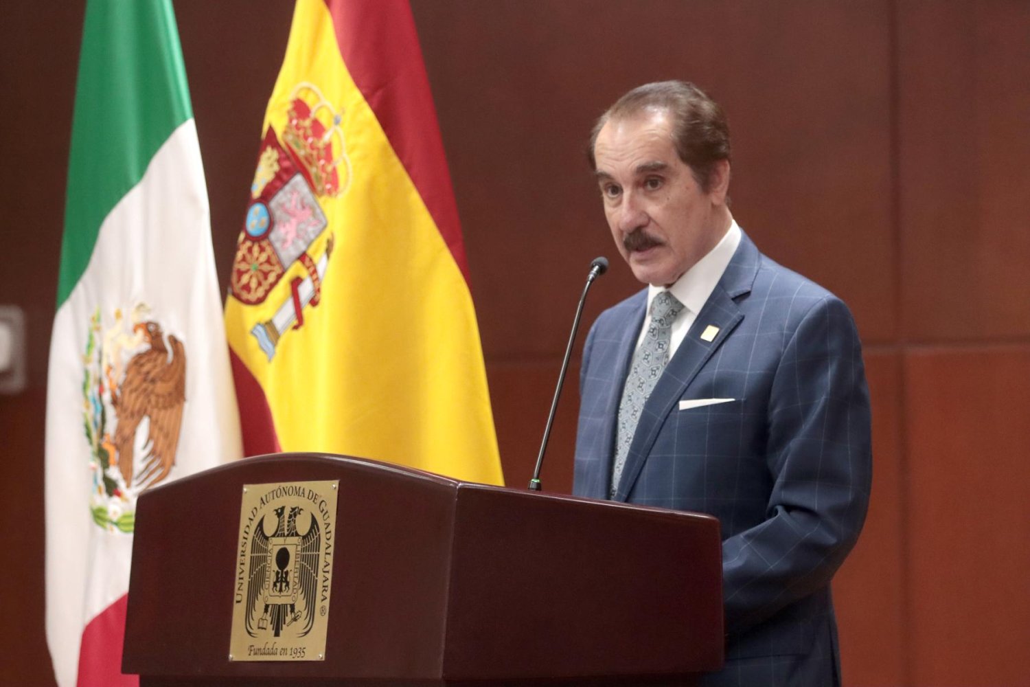 lic antonio leaño reyes rector de la uag