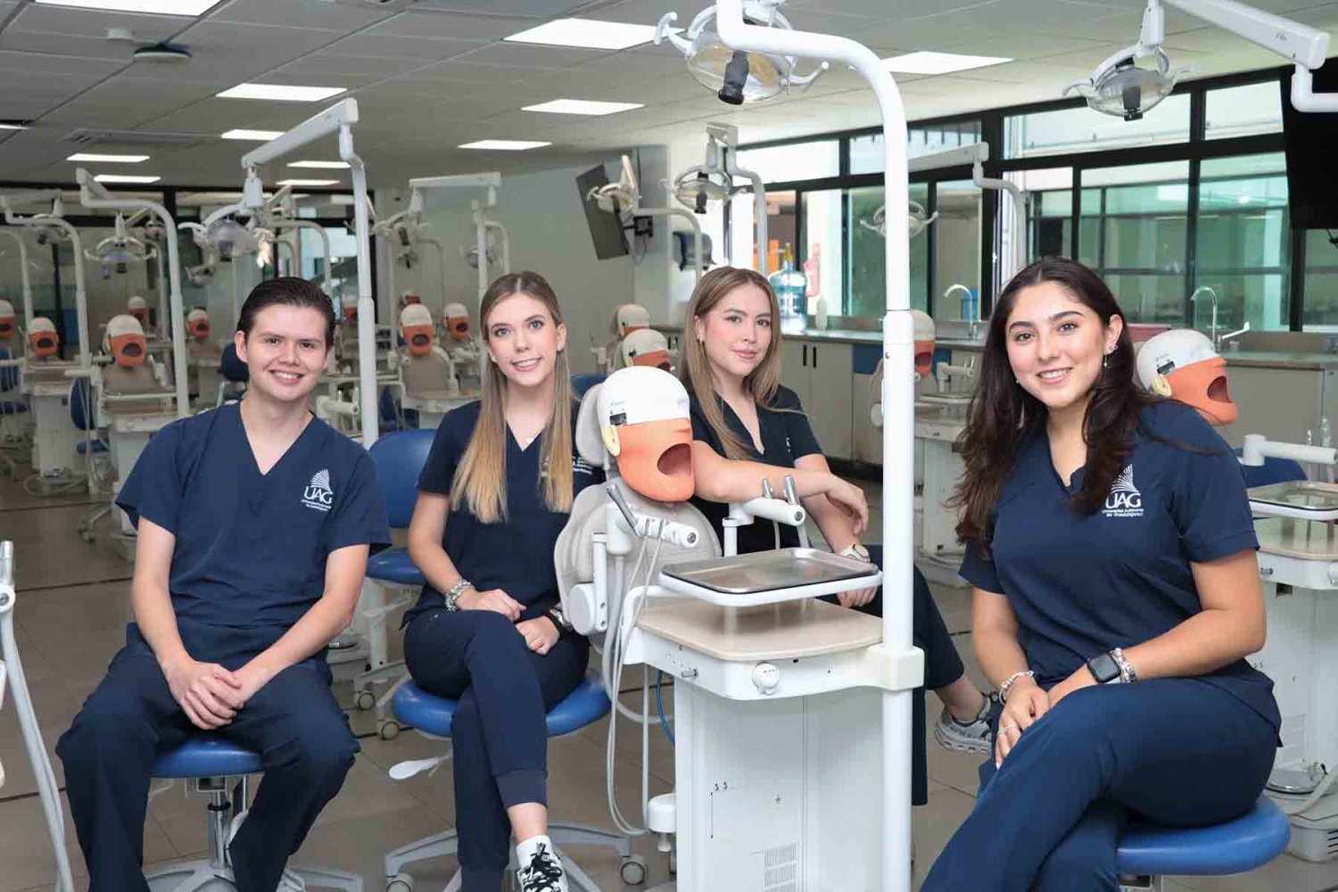 Cuatro alumnos de la carrera de Cirujano Dentista participaron en el Congreso organizado por la UNAM