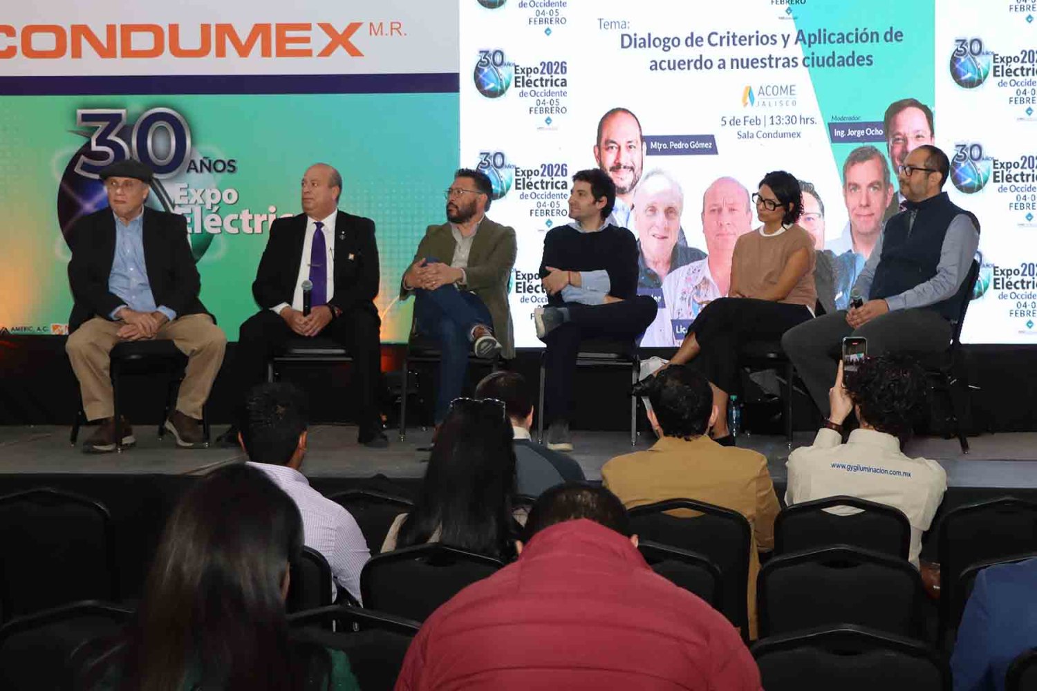 especialistas y asistentes analizaron los retos actuales del diseno urbano y la necesidad de escuchar a la comunidad