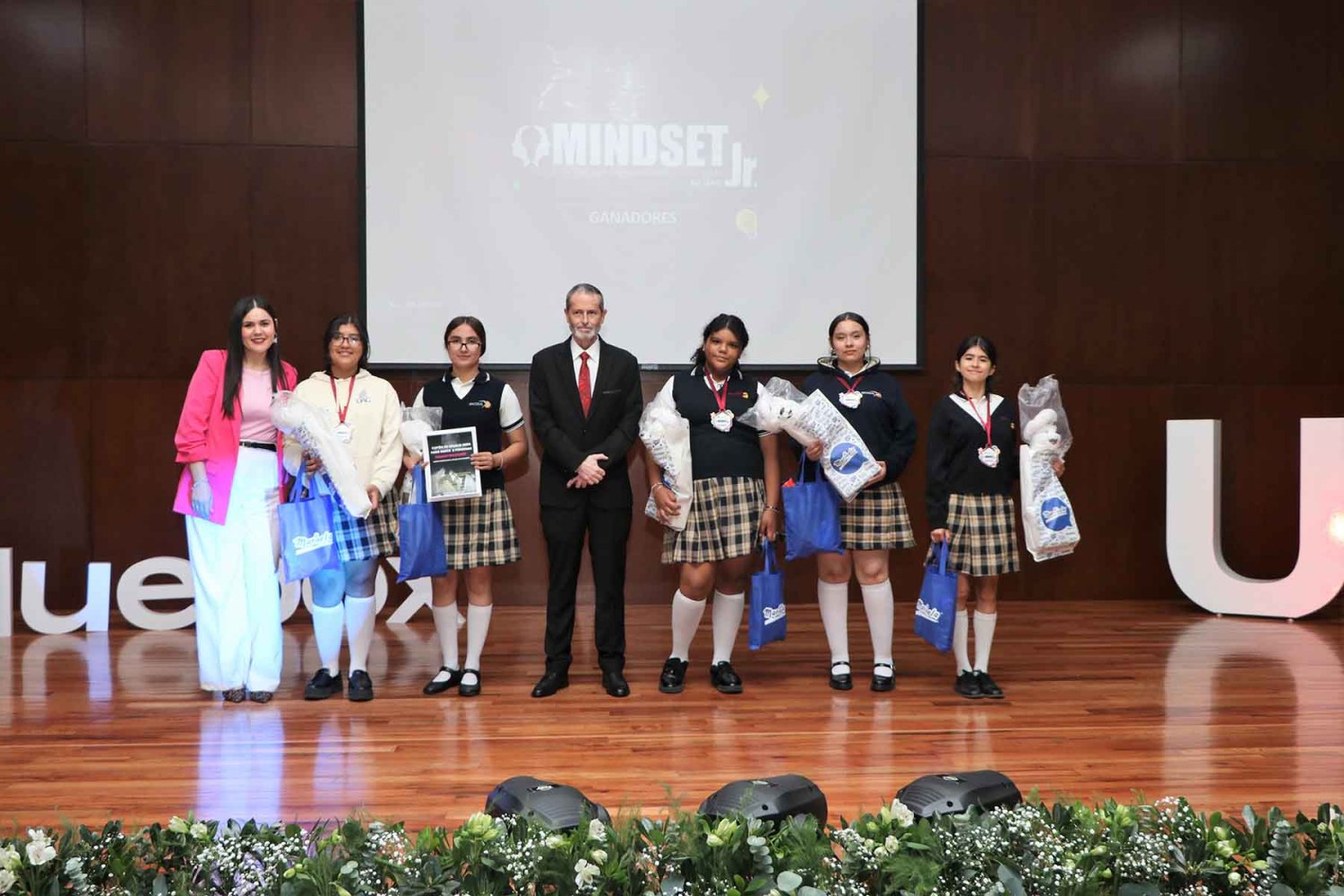 Ganadores del primer lugar del Mindset Junior UAG