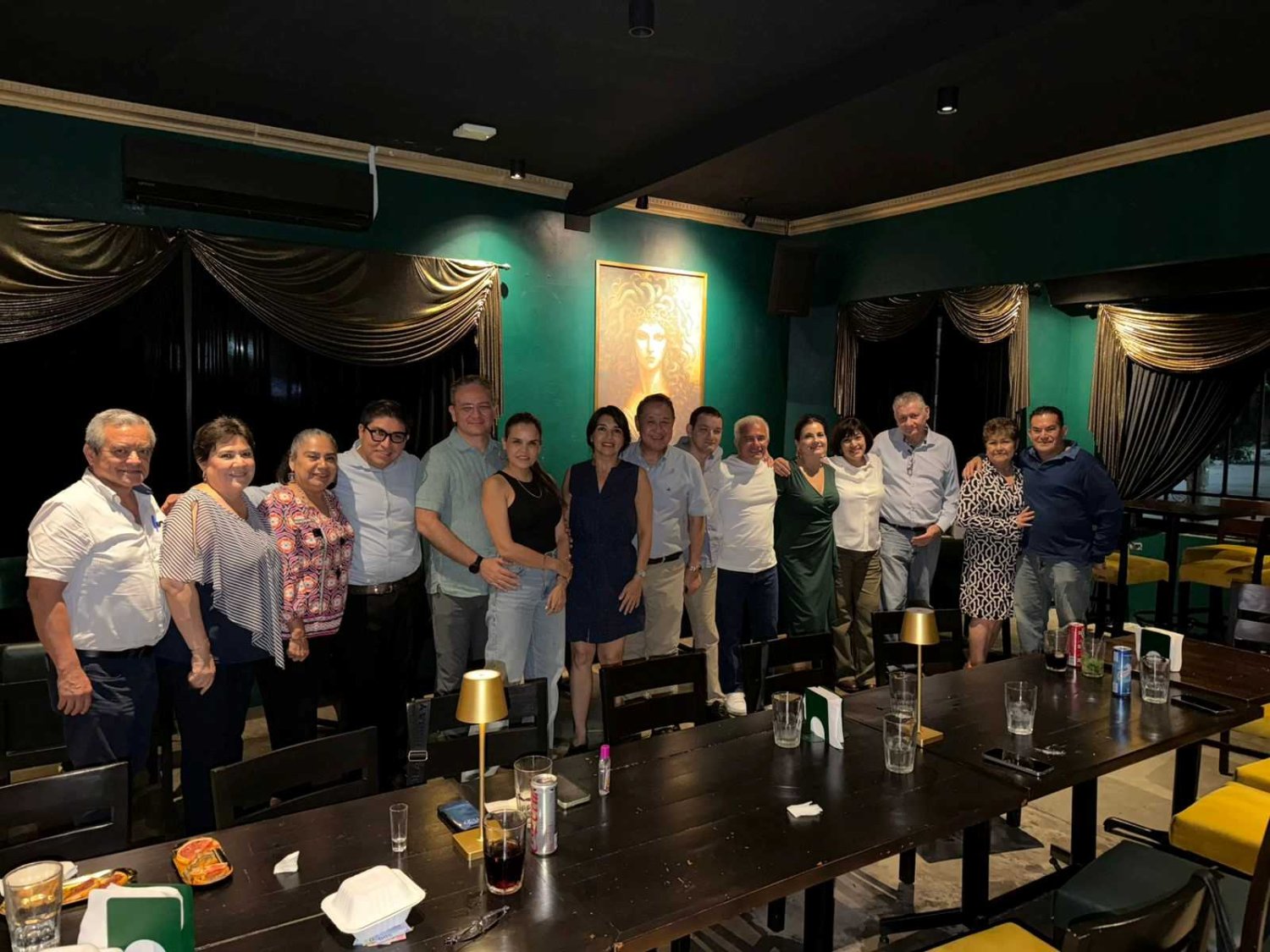 Integrantes del Capítulo UAG Alumni Tapachula durante la reunión