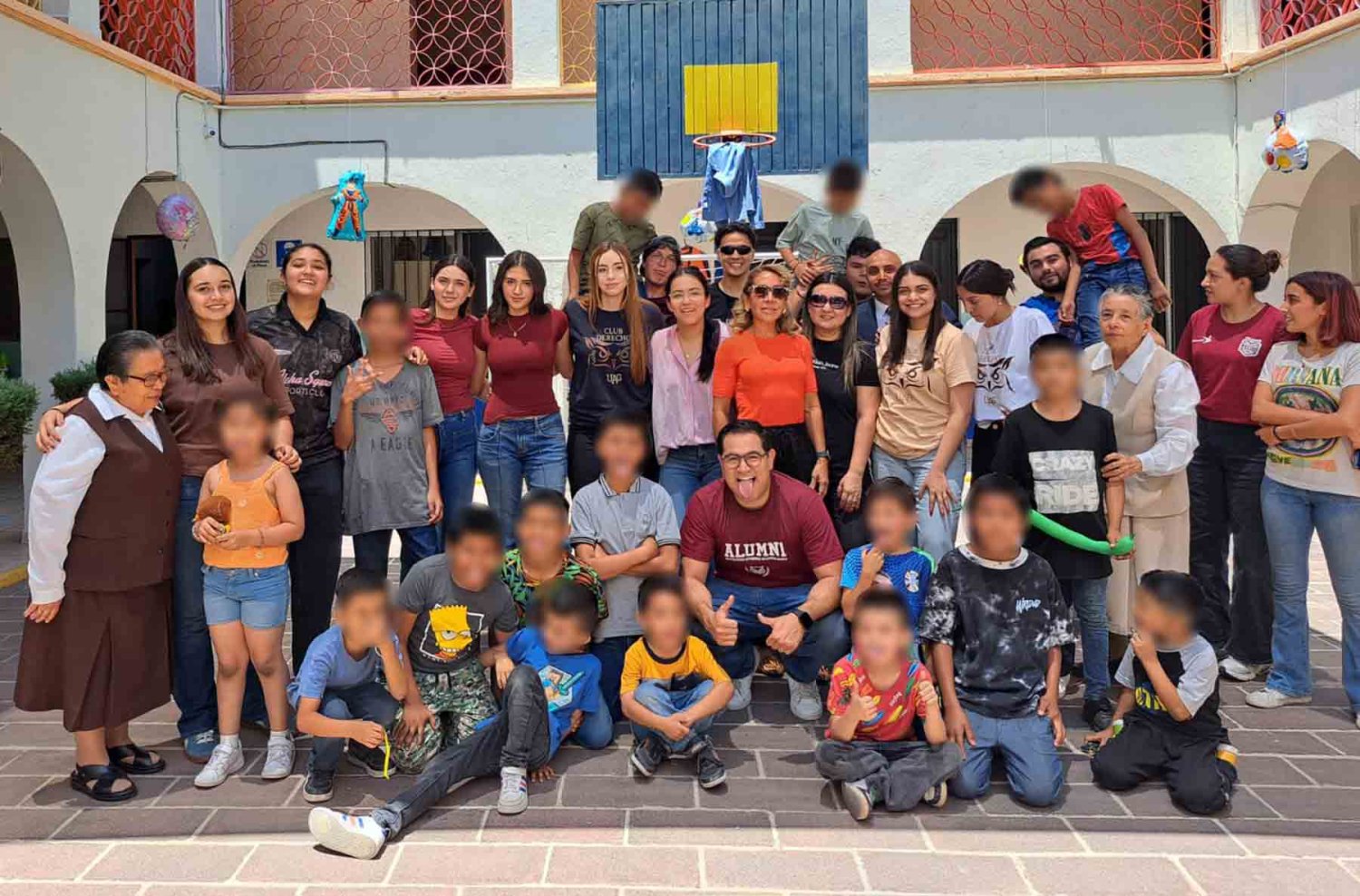 Egresados y estudiantes de Derecho de la UAG convivieron con infantes de la Casa Hogar Amigos del Niño