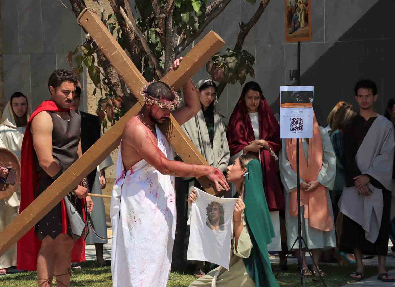 el viacrucis de estampas vivientes es ya toda una tradicion en la uag previo a la semana santa