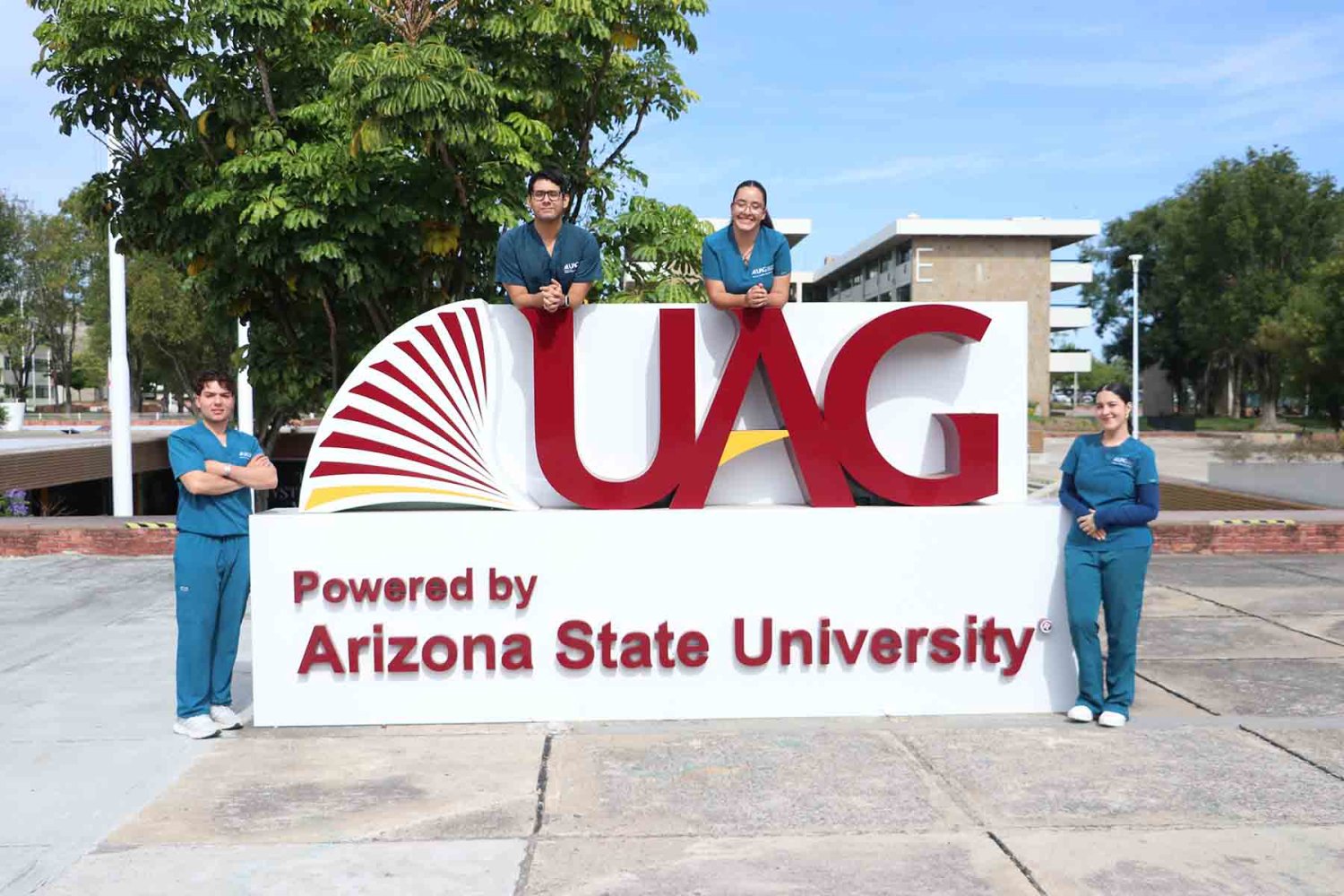 la uag es publica o privada