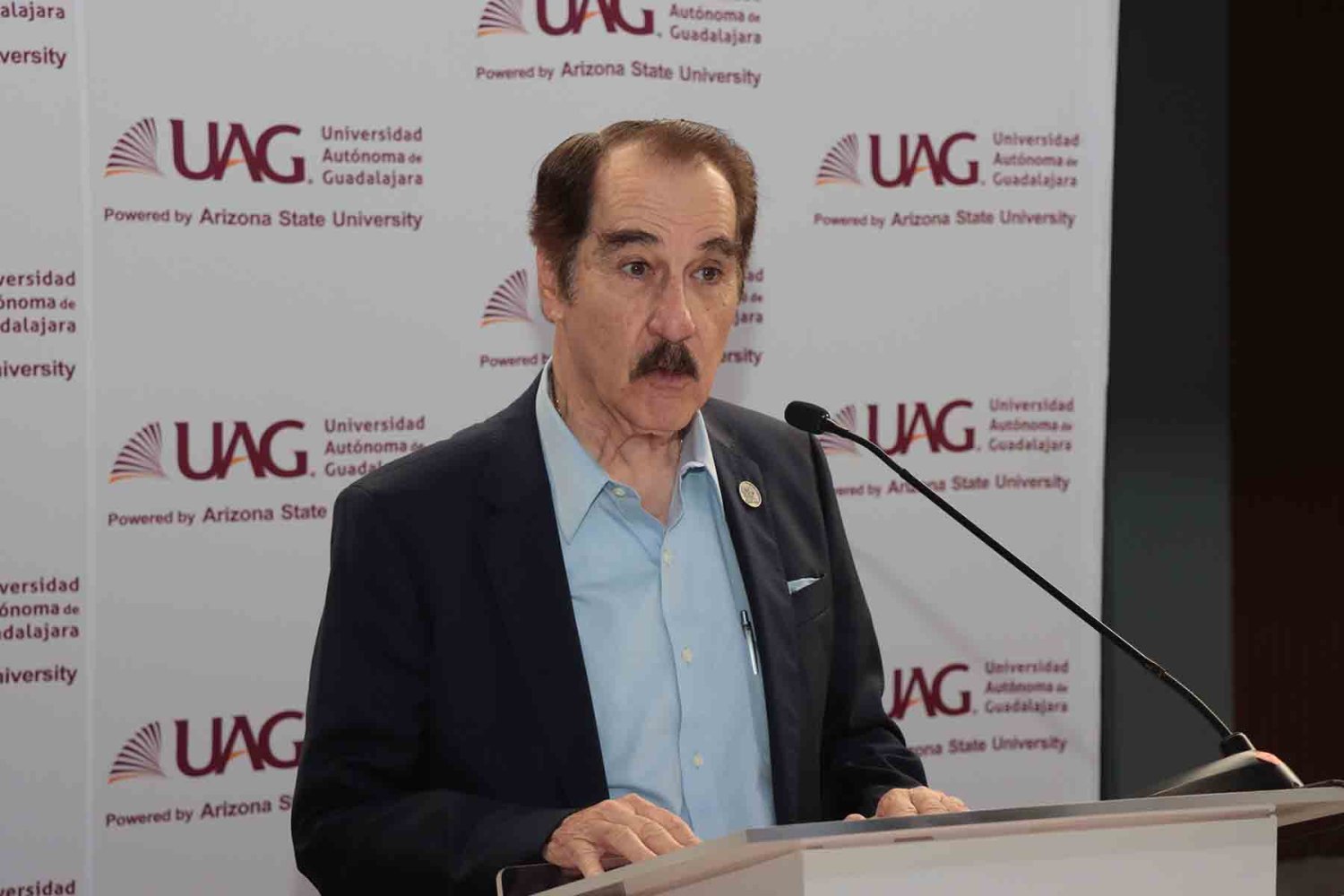 lic antonio leaño reyes rector de la uag
