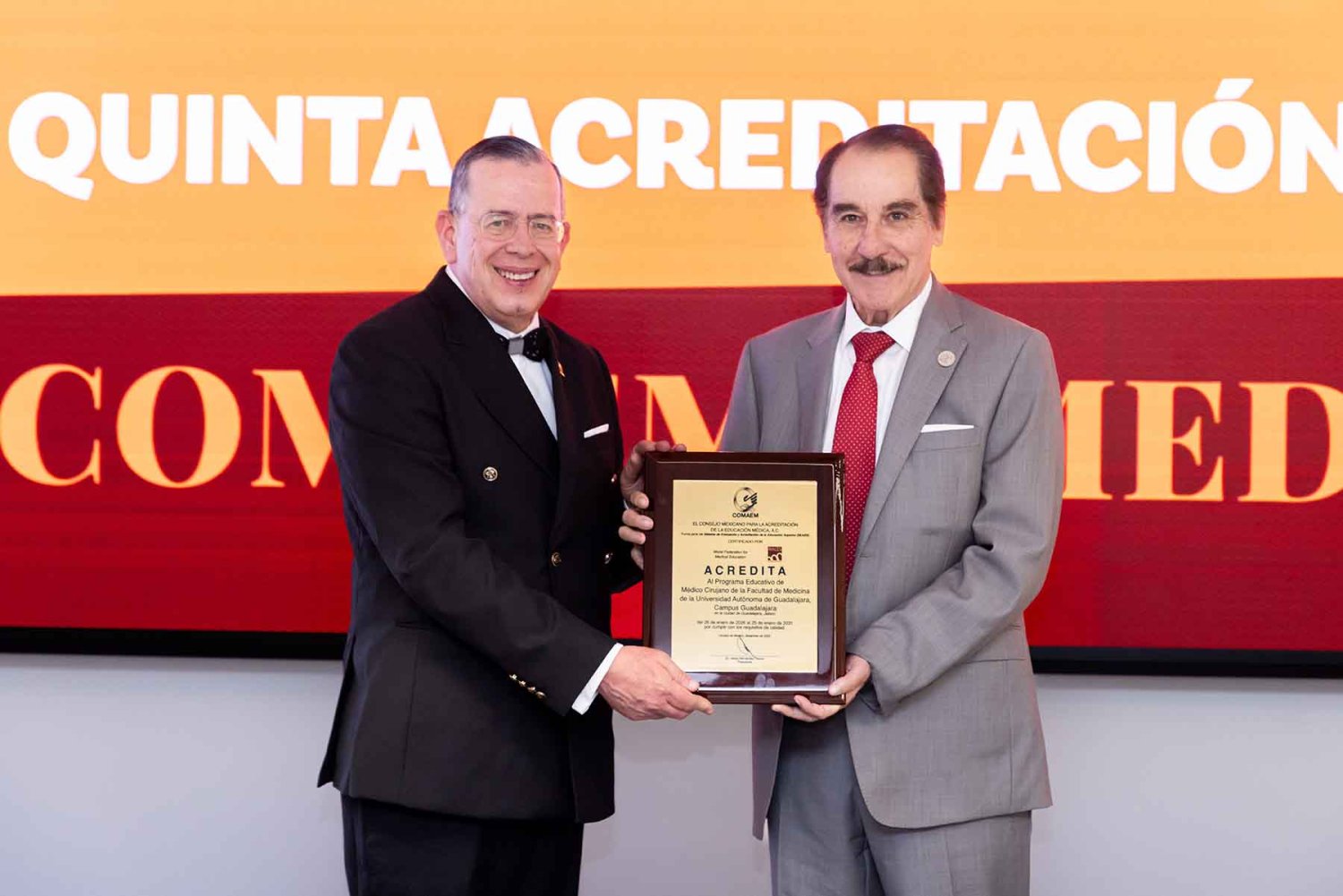 Dr. Julio César Gómez, Presidente del COMAEM, y Lic. Antonio Leaño Reyes, Rector de la UAG
