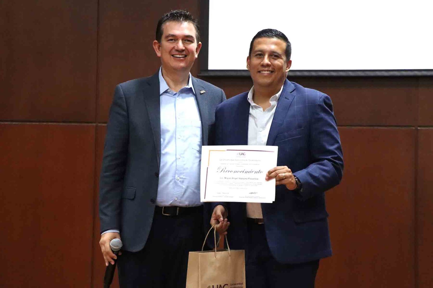 la conferencia se realizo durante el sexto congreso internacional de investigacion de ciencias sociales economicas y administrativas