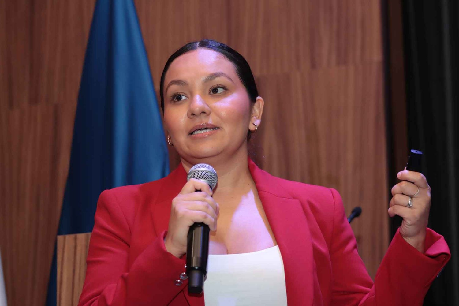 Lic. Verónica Esmeralda Razo durante su ponencia