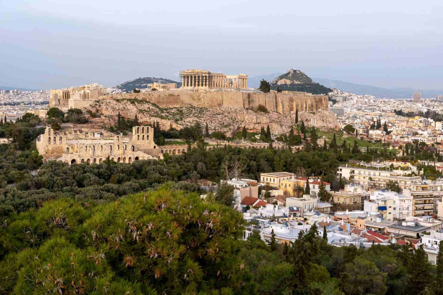 el gresado representara a uag alumni en atenas una ciudad rica por su historia cultura y legado