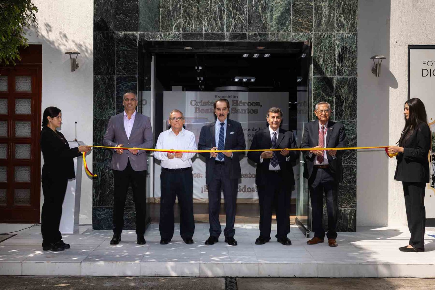 la exposicion estara disponible en el centro de profesores y egresados de la uag del 29 de octubre al 6 de noviembre