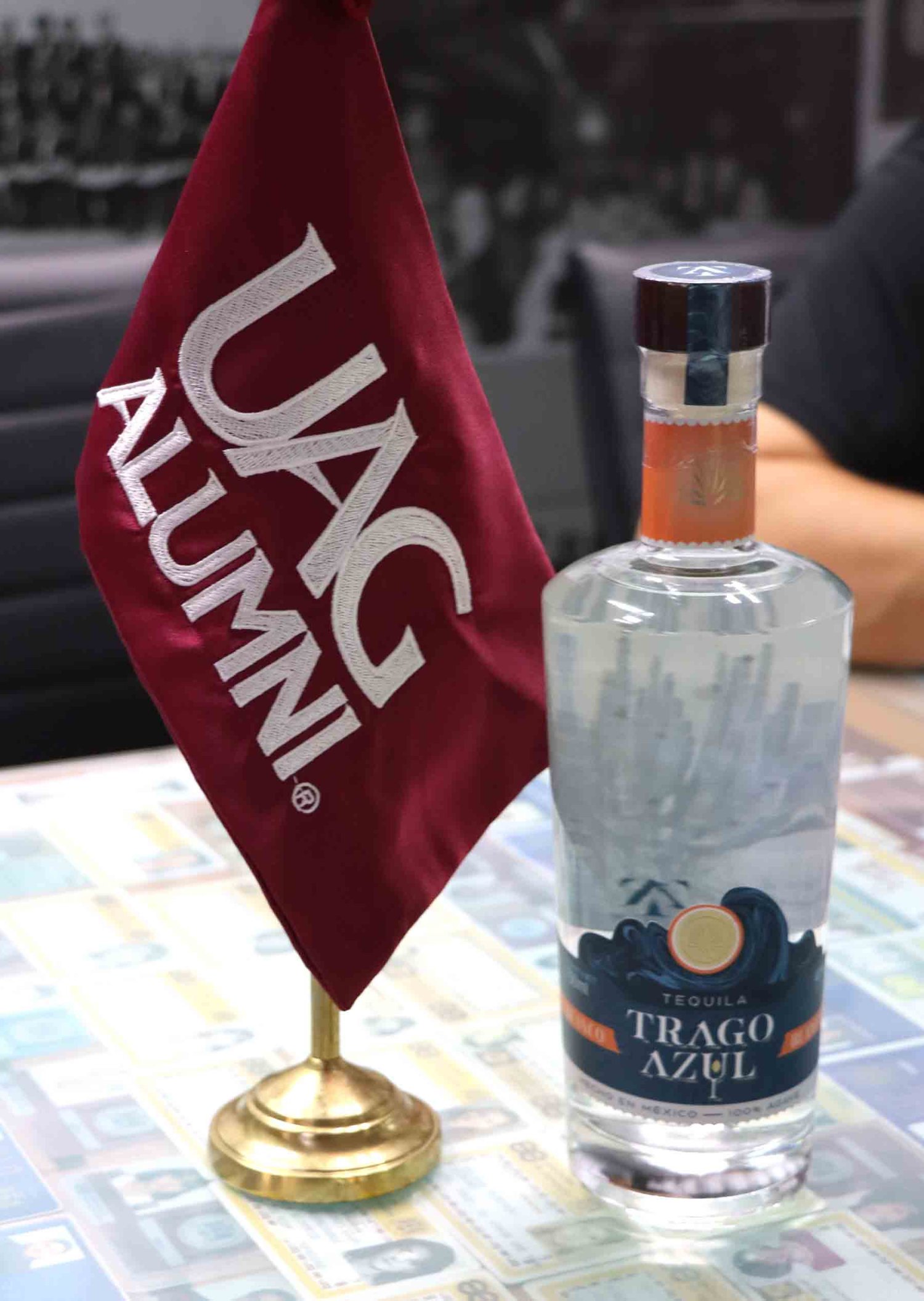 el egresado es creador de la marca trago azul