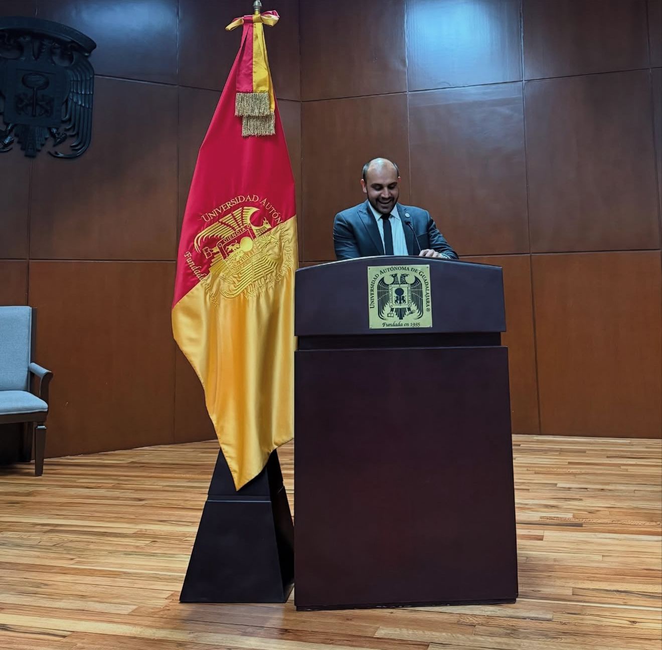 actualmente se desempena en la notaria 111 y es vocal g del capitulo uag alumni derecho