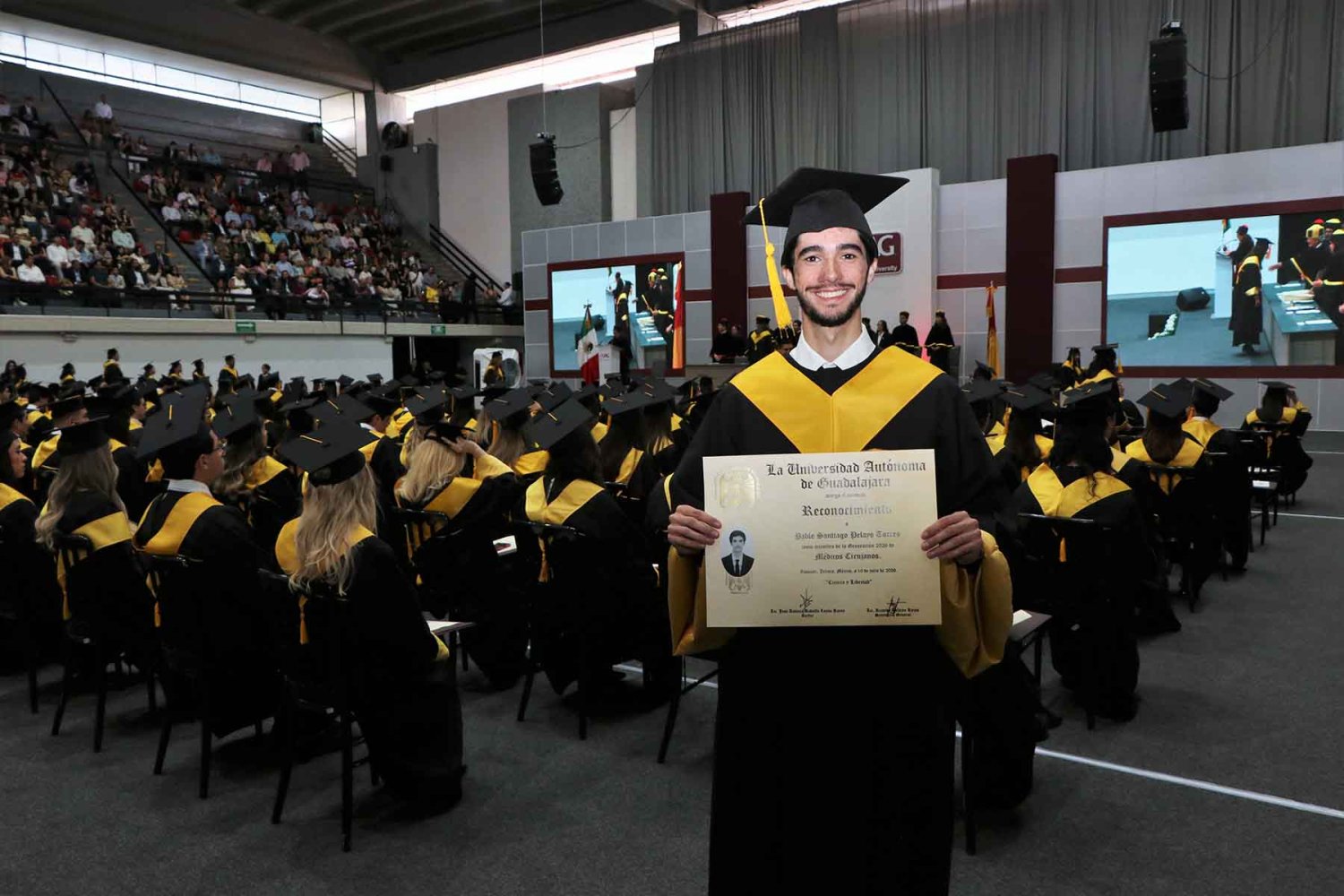 La ceremonia se realizó en el Gimnasio Universitario de la UAG
