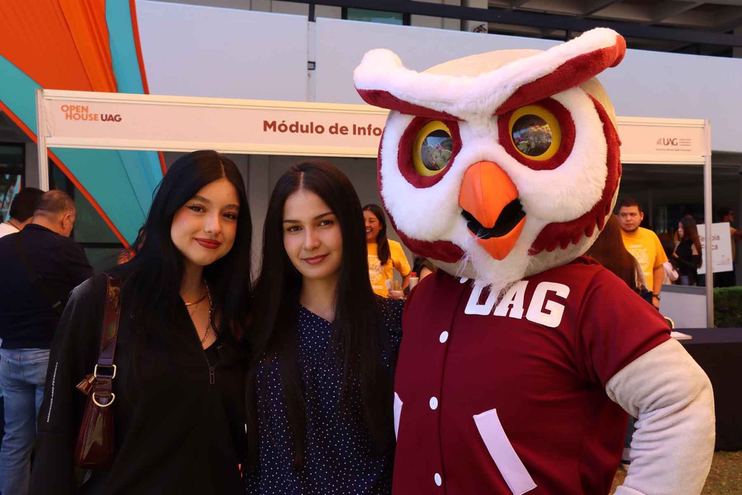 Jóvenes y padres de familia viven la experiencia UAG en el Open House ...