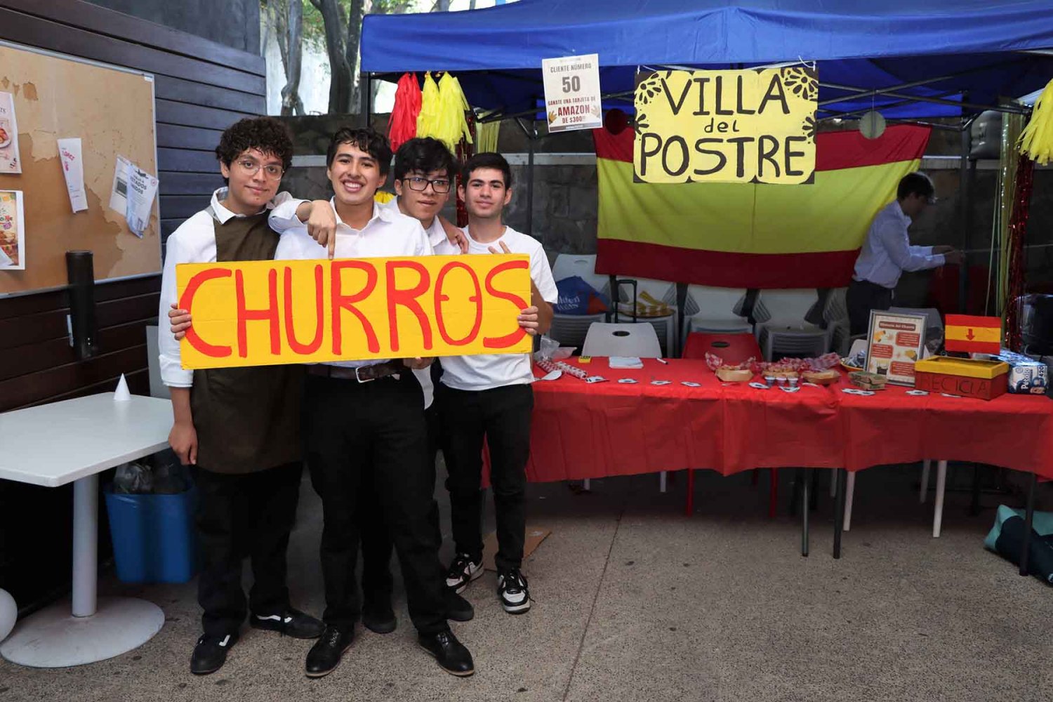 Los alumnos vendieron diferentes productos para apoyar esta buena causa