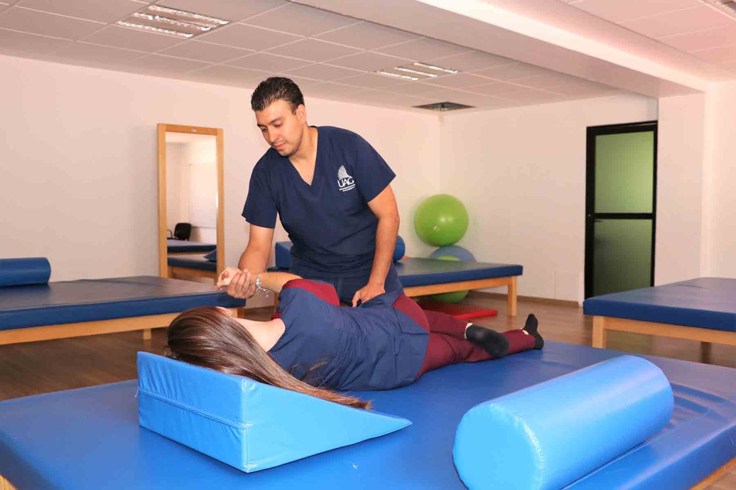 mejores universidades para estudiar terapia fisica